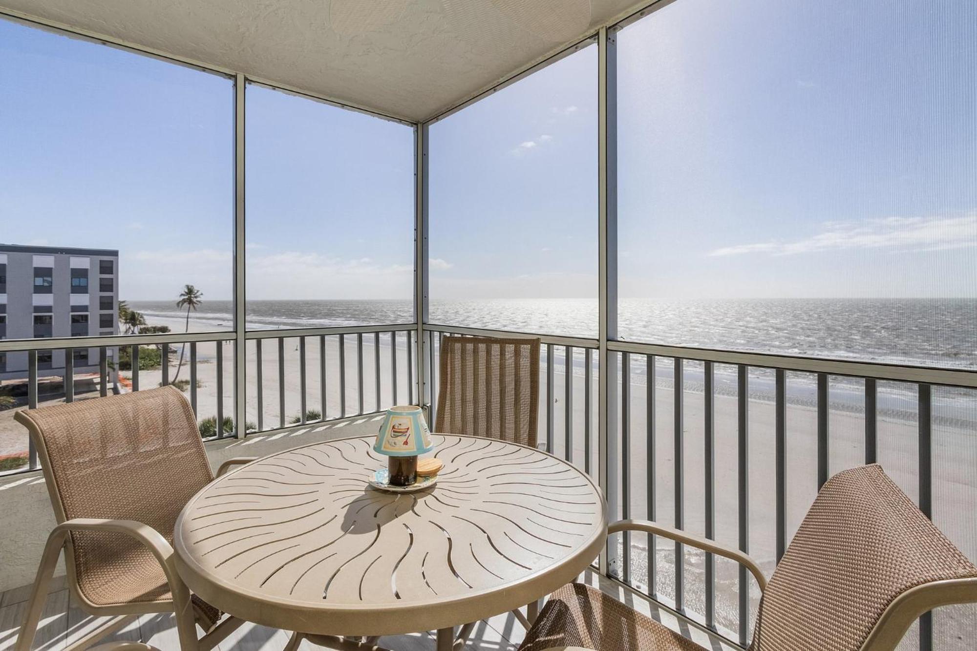 Beachfront Corner: Gulf Views, Pool, Walk Times Sq Villa Fort Myers Beach Exterior photo