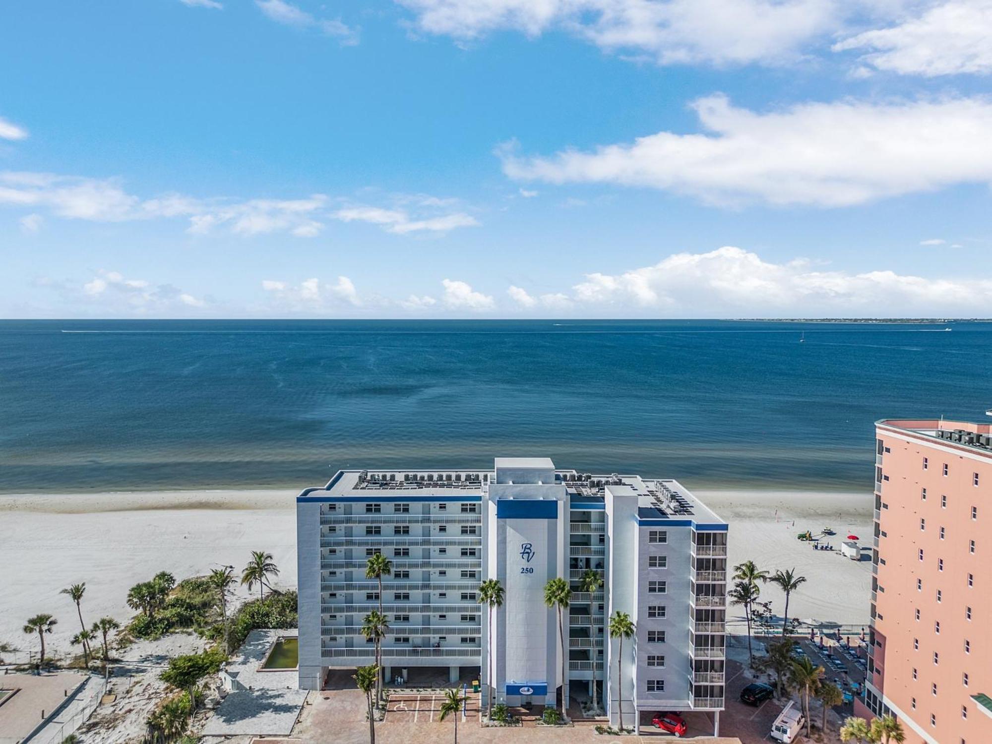 Beachfront Corner: Gulf Views, Pool, Walk Times Sq Villa Fort Myers Beach Exterior photo